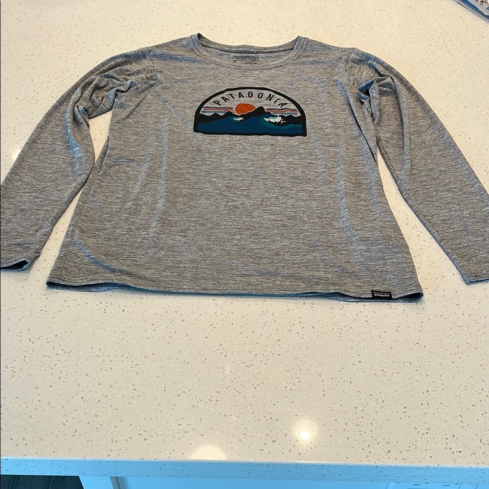 Patagonia women’s Quick Dry Gray Long Sleeve Shirt